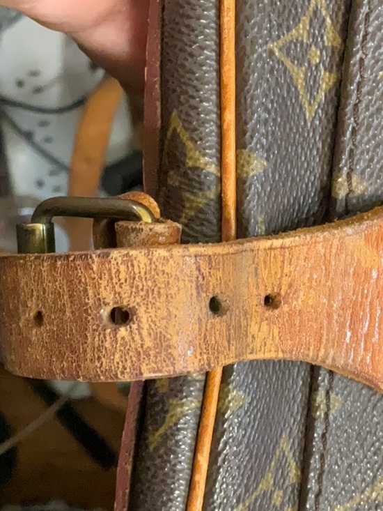 Louis Vuitton Handbags - Beautiful Louis Vuitton used Lux cloud GM Crossbody minor scratches throughout